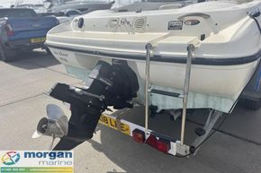 Bayliner 175 - boarding ladder