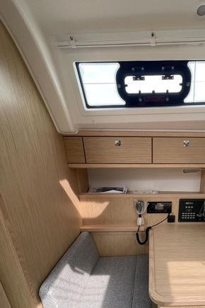 2025 Bavaria 37 Cruiser 8