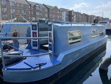 London mooring - compact 32" narrowboat built by Tysol