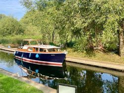 27'3 x 9'8 River Cruiser