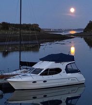 GALEON 280 FLYBRIDGE- GORGEOUS