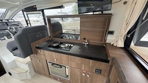 2017 Sealine C330 9