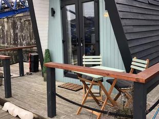 Airbnb Houseboat Business
