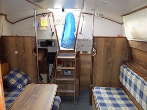 Moody 30 Sailing Yacht - Interior
