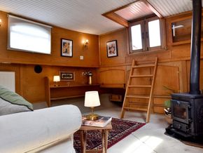 Dutch Barge 18m with London Mooring - Saloon