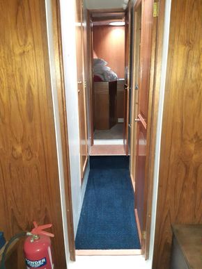 Forward cabin via corridor 