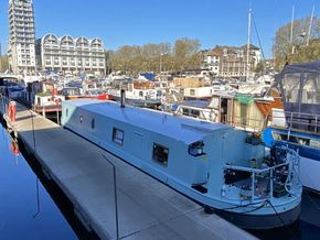 Full length pontoon mooring
