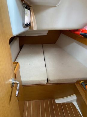 2010 Jeanneau Sun Odyssey 42i 25