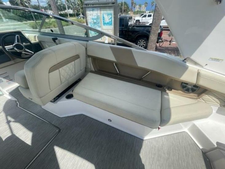 2019 Regal 26 fasdeck