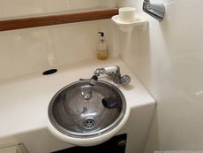 2000 Hardy Marine 32 Commander