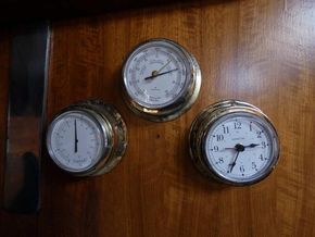 Thermometer, barometer, clock main saloon 