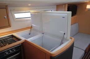 2020 Bavaria Vision 42 26