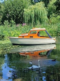 Classic Pretty 1950's Motor Cruiser