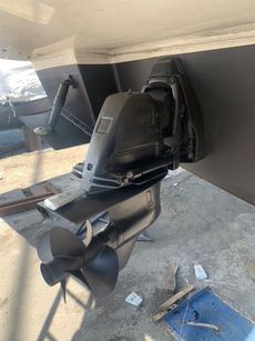 2018 Sealine C330