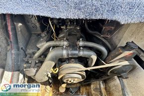 Bayliner 2252 - engine