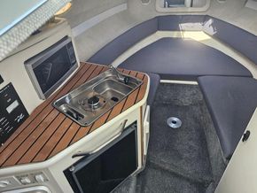 Sea Ray 240 Sundancer  - Interior