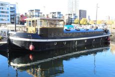 Beauitful Humber Barge on Residential London mooring