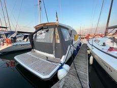 2018 Sealine C330