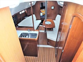 Beneteau Oceanis Clipper 331 for sale with BJ Marine