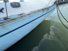 Sadler 32  - Hull Close Up