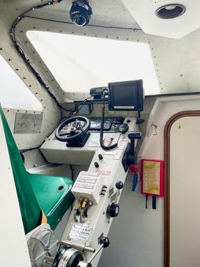 Pilot's seat and controls