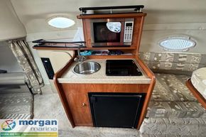 Rinker-Fiesta-Vee-250-galley