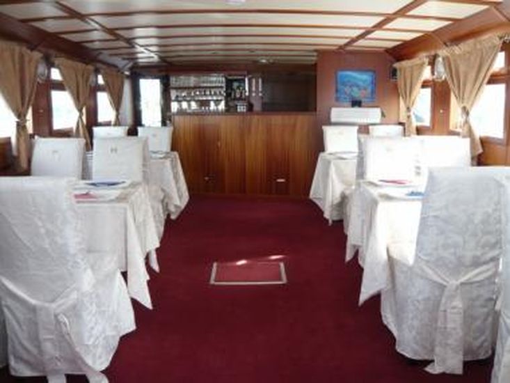 Passenger-Party-Diner-Boat