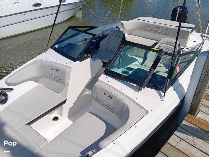 2023 Sea Ray 210 spx