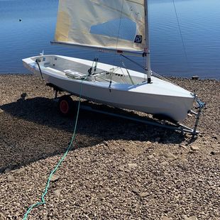 Solo Dinghy 5587.