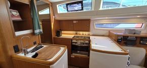 2021 Bavaria Vision 42 23