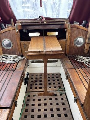 Cockpit table