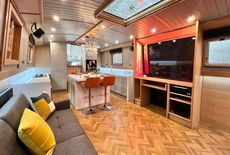 BESPOKE BOAT CO 65ft WIDEBEAM