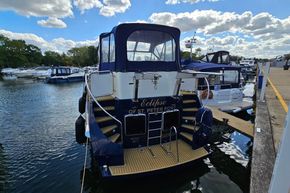 2005 Stevens 1200 Vlet boat docked at marina under partly cloudy sky.