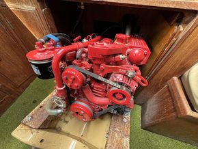 She 33  - Engine