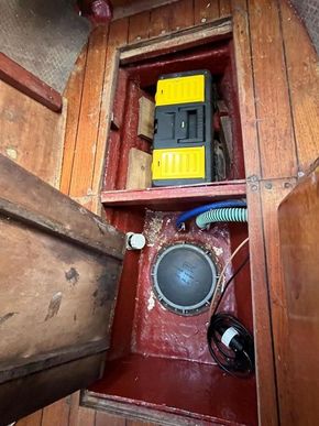 Integral water tank in the bilge
