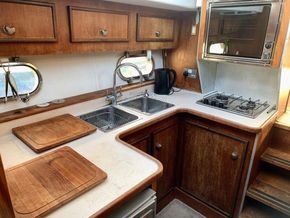 Fairline 40 Flybridge  - Galley