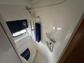 Sealine S42 (Commissioned 2007) - Shower
