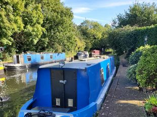 Light and airy Narrowboat with a surprising amount of space