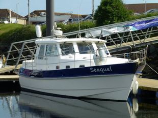2000 Hardy Marine 32 Commander