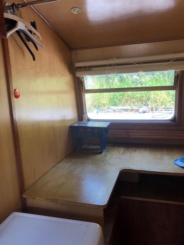 57ft x 10ft Wide Beam houseboat