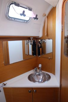 Jeanneau Sun Odyssey 44i Owner's Version
