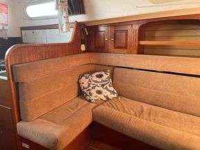 Port side saloon berth