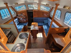 Trident Marine Voyager 38 
