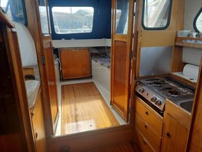 LM 27  - Companionway