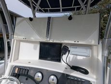 2004 Boston Whaler 240 Outrage