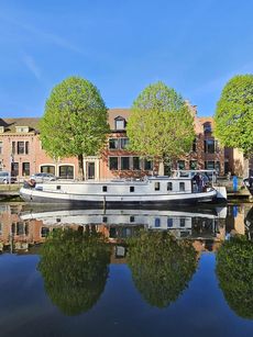 Live aboard Skutsje