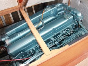 Wallace Clark Gentlemans Motor Yacht  - Engine