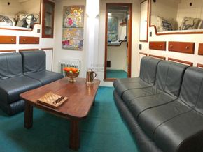 Pilot House Ketch  - Luxurious Houseboat/Blue Water Cruiser - Saloon