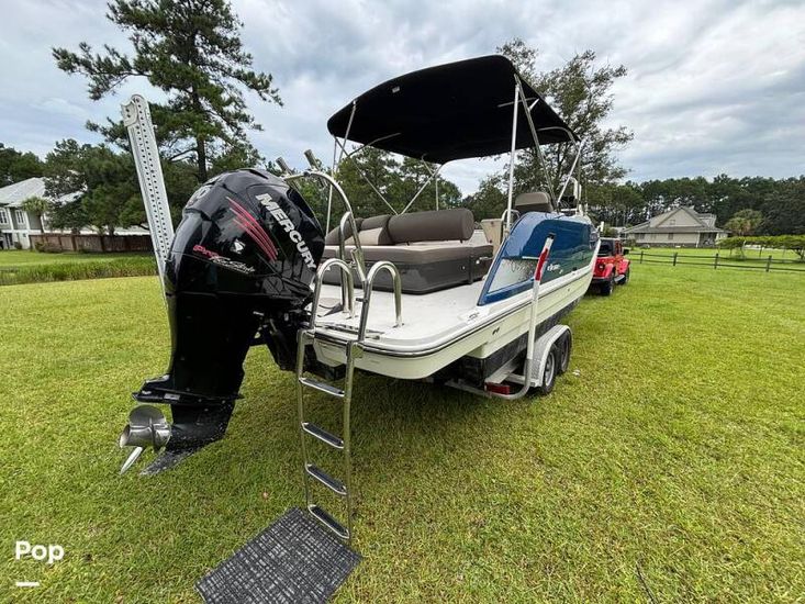 2017 Bayliner Element XR7