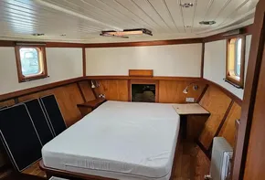 Wolstenholme cruising barge for sale with BJ Marine